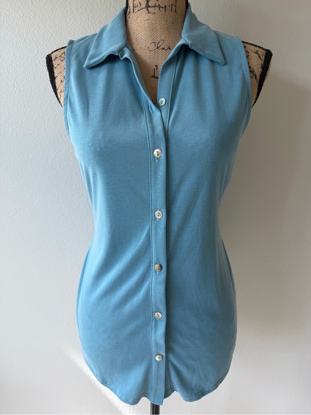 Green Envelope Sleeveless Button-Down Shirt Teal Blue